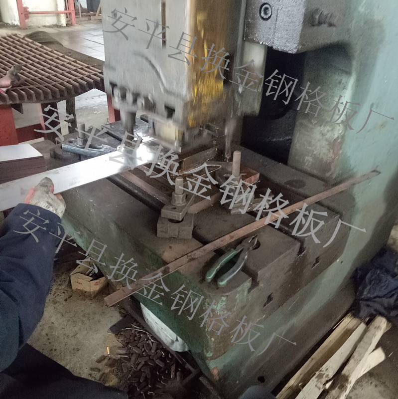 鋼格板安裝夾制作流程